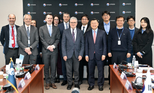 우주항공청은 15일 경남 사천 청사에서 유럽우주청(ESA)과 우주분야 협력 방안을 강화하는 세미나를 열었다. 우주청 제공